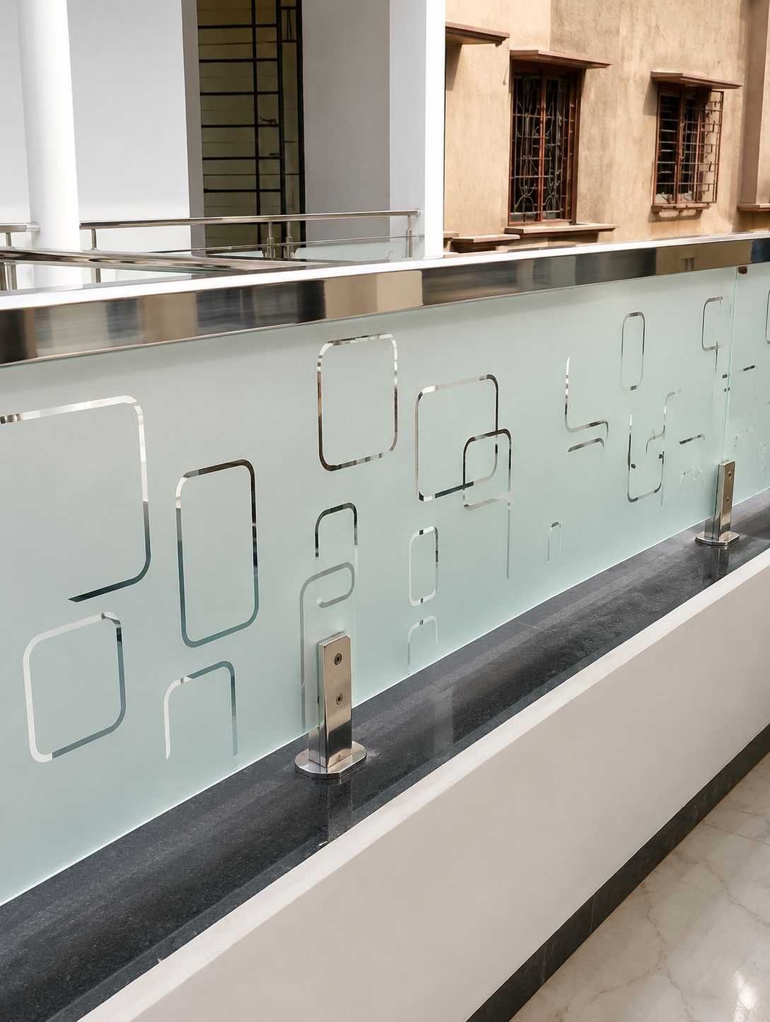 Decorative glass railing